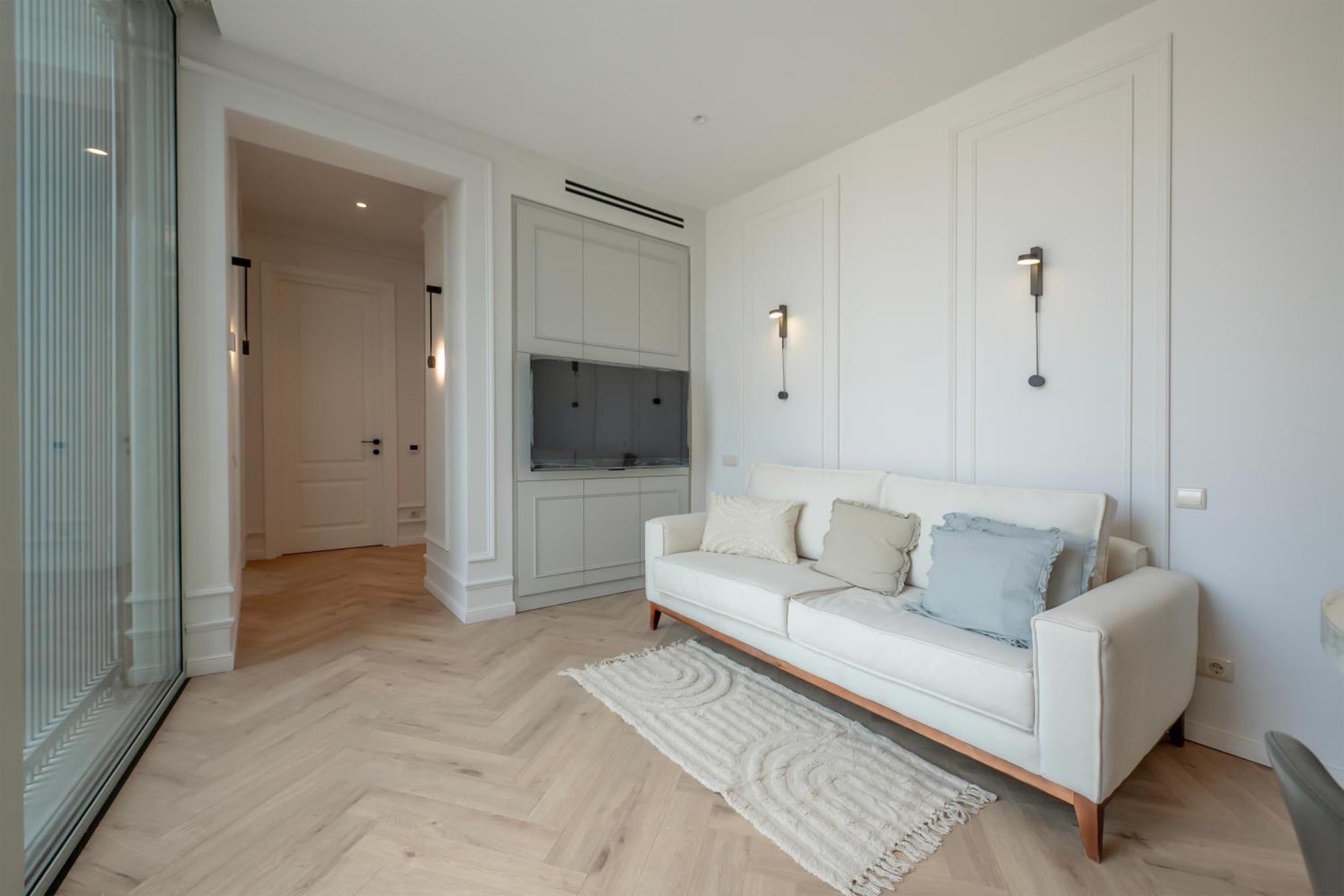 Metekhi Elegance-classic Charm In Tbilisi's Heart
