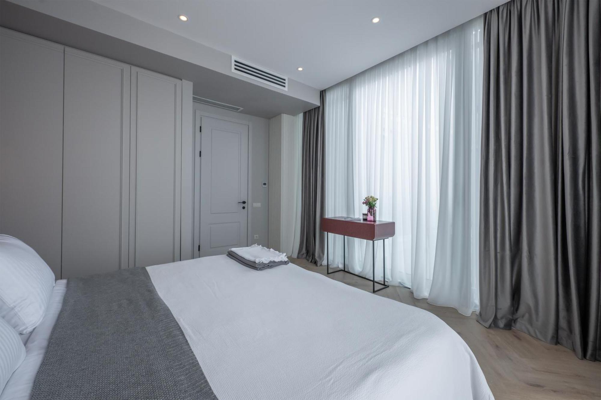 Metekhi Elegance-classic Charm In Tbilisi's Heart *